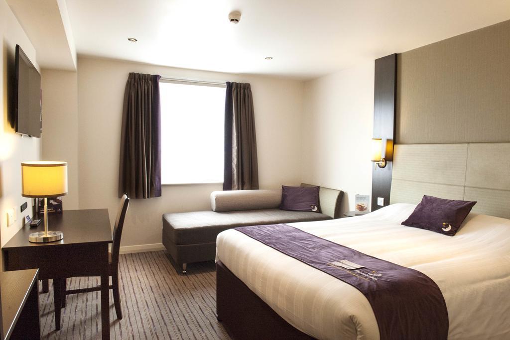 Premier Inn Peterborough - Ferry Meadows Exteriör bild