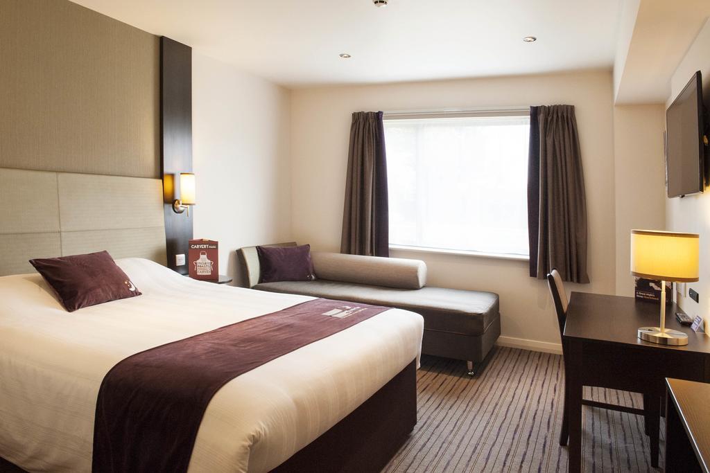 Premier Inn Peterborough - Ferry Meadows Exteriör bild