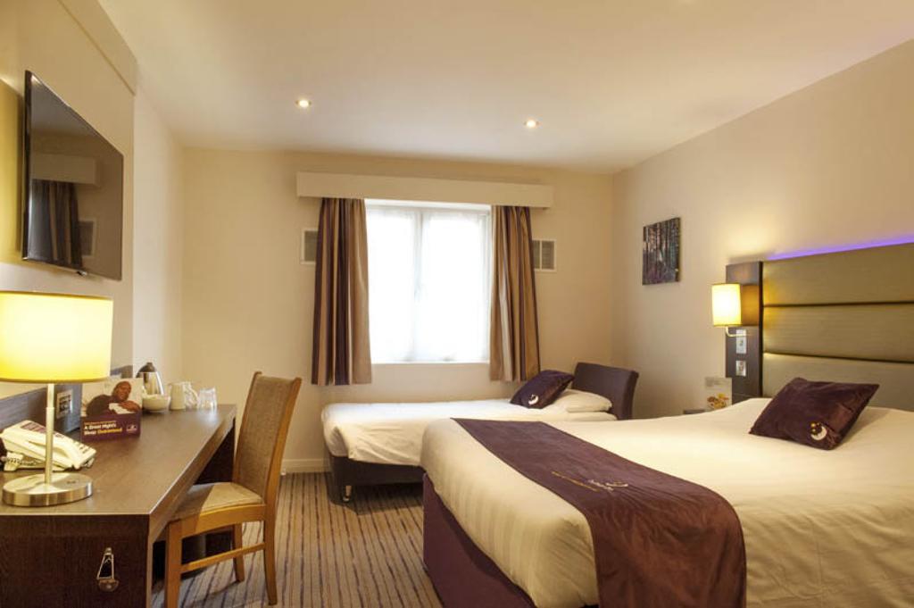 Premier Inn Peterborough - Ferry Meadows Exteriör bild
