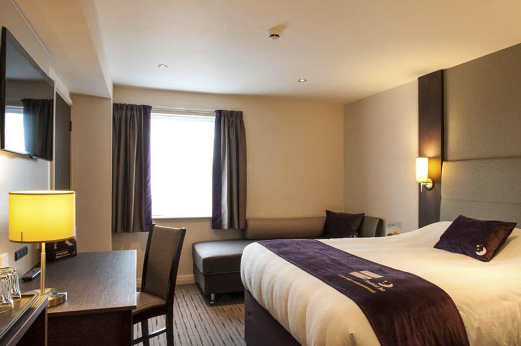 Premier Inn Peterborough - Ferry Meadows Exteriör bild