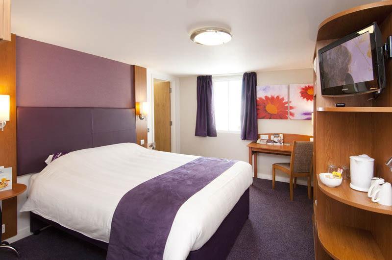 Premier Inn Peterborough - Ferry Meadows Exteriör bild