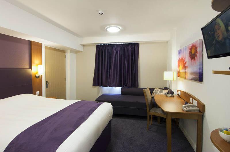 Premier Inn Peterborough - Ferry Meadows Exteriör bild